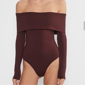 Aritzia Contour Deco Off-the-shoulder Longsleeve Bodysuit - S / Sumac Burgundy